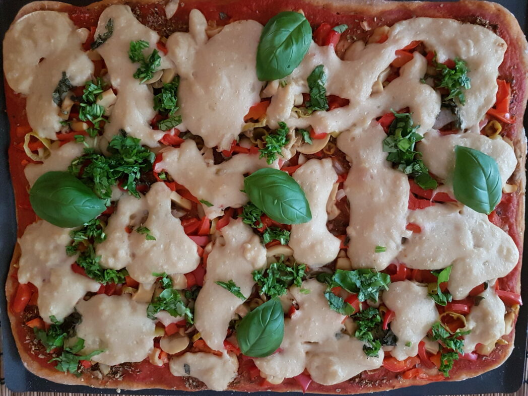 Read more about the article Vegan pizza with bean topping – grandiose