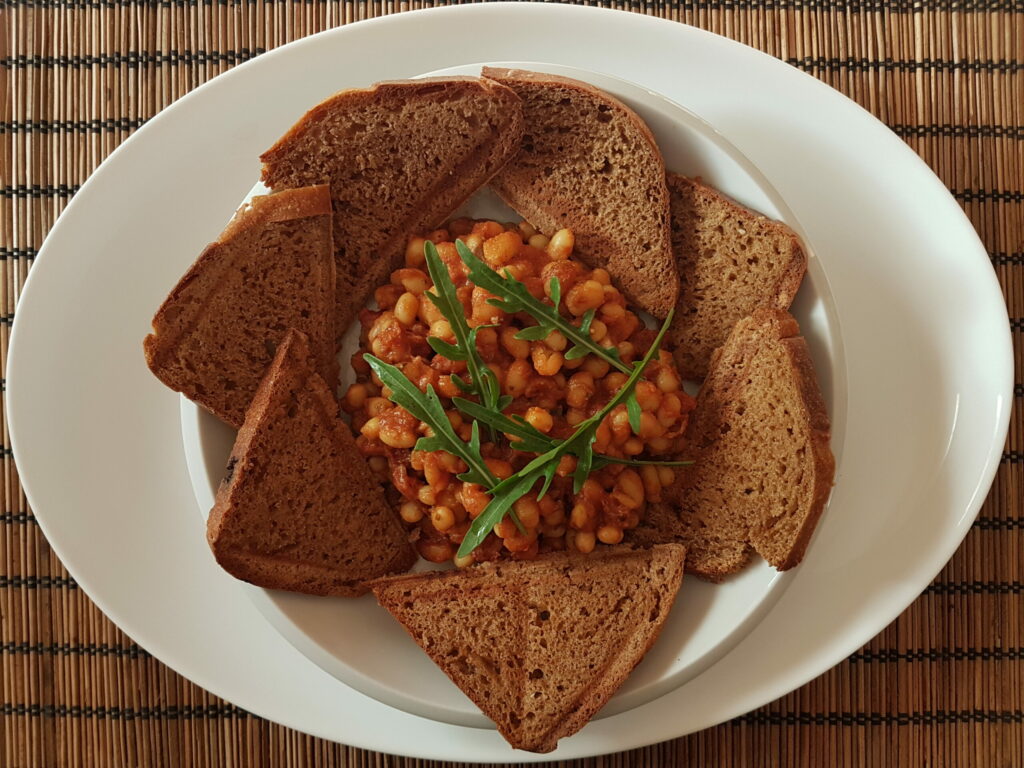 Read more about the article Baked Beans mit Toast – ideal kombiniert