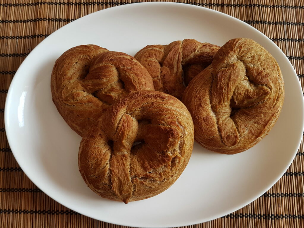 Read more about the article Wholemeal spelt pretzels – super basic