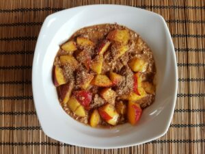 Read more about the article Oatmeal with carob and nectarines – genius