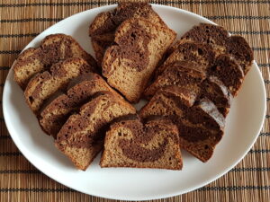 Mehr über den Artikel erfahren Marmorkuchen – zweifarbige Leckerei