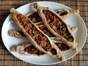 Read more about the article Pide with vegetable filling – savory way