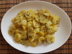 Read more about the article Rosemary-thyme-potatoes – tasty