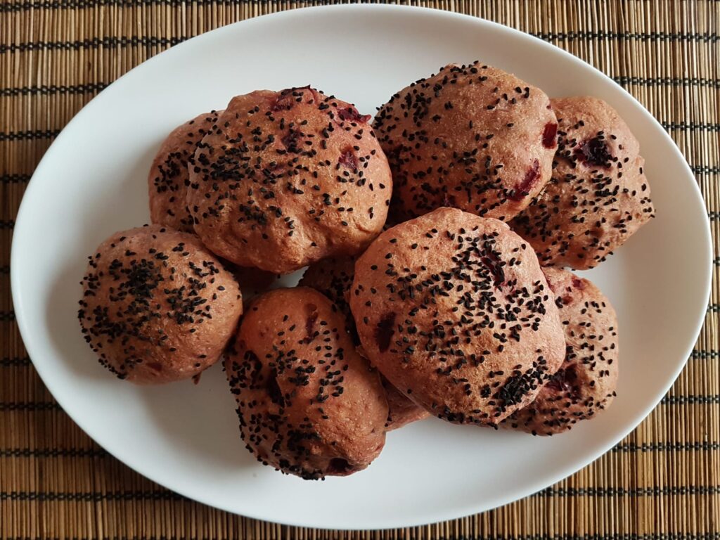 Du betrachtest gerade Rote-Bete-Brötchen – natürlich gefärbt