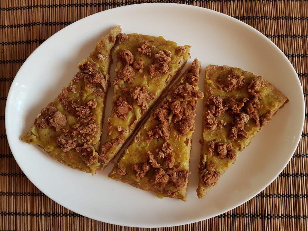 Streusel cake with pudding