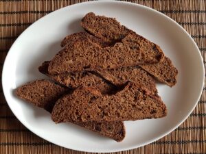 Read more about the article Sweet chestnut bread with plums – delicious